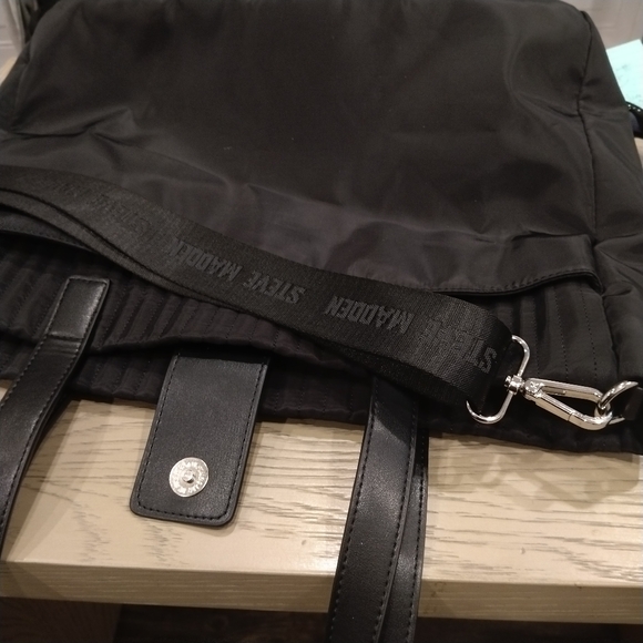 2 For $15🕶️NWOT! Steve Madden Black Bzippa Shoulder Bag! - Picture 4 of 6